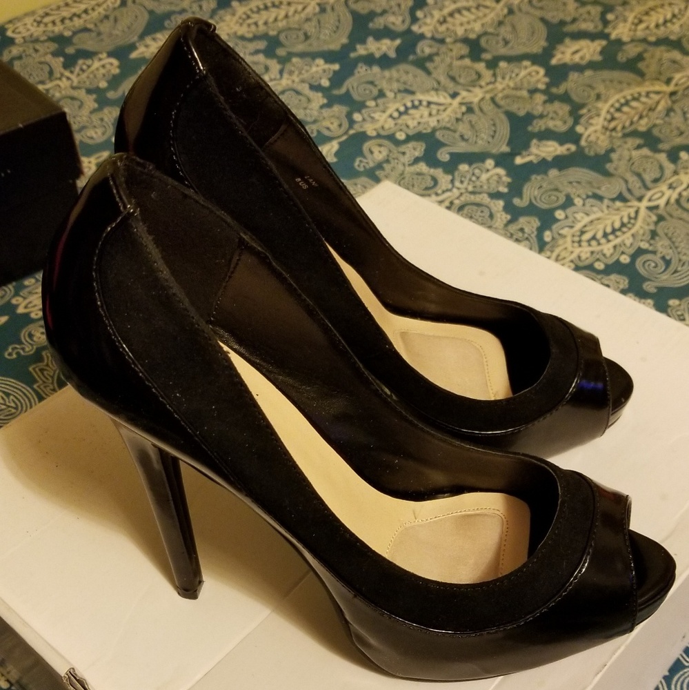 Signature by ShoeDazzle Lani peep toe pumps size 8